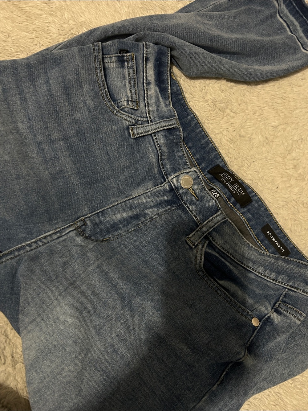 Judy Blue Jeans in Washed Blue